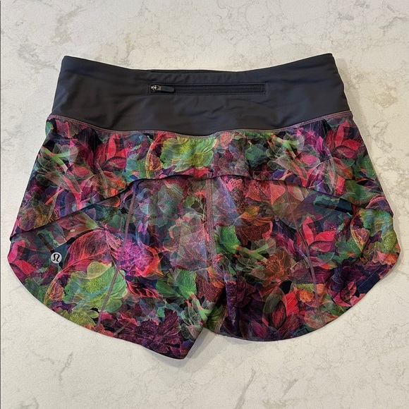 Lululemon Speed Up Low-Rise Lined Short 2.5” in Vivid Floral Multi/Graphite Grey - Picture 12 of 16